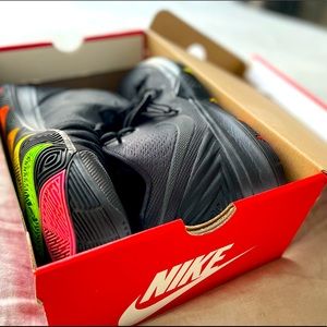 Nike Kyrie V 5 Friends Edition Basketball Hoops Brooklyn Nets Uncle Drew sz 10.5